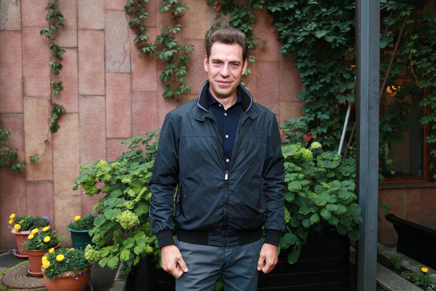 Юношеский максимализм: Дмитрий Дюжев объяснил выпады Кологривого в сторону коллег по цеху