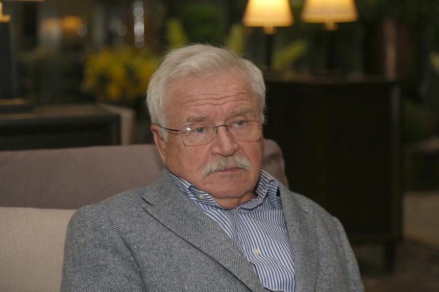 Актриса Гвоздикова заявила, что мошенники используют Сергея Никоненко для афер