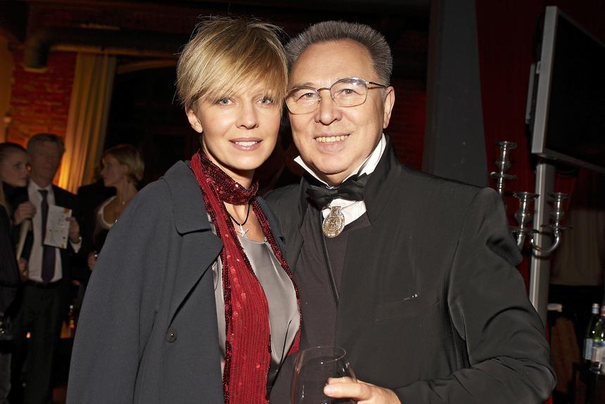 Уехавшая в Испанию из-за здоровья дочери Ветлицкая готова прилететь в Россию и выступить за 4 млн