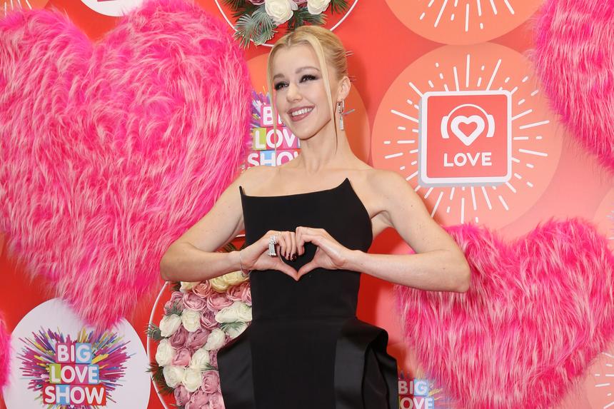 «Мне это казалось странным»: Юлианна Караулова откровенно рассказала об отношениях с мужем