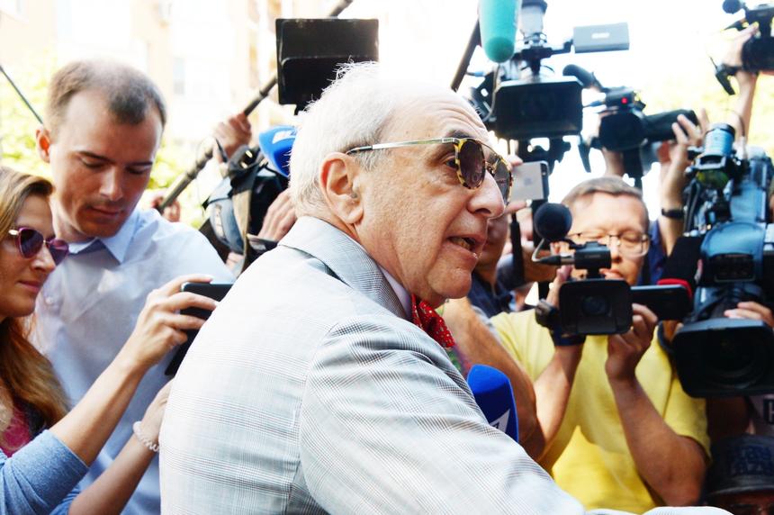 Добровинский рассказал, кому потребовалось условно-досрочное освобождение Ефремова