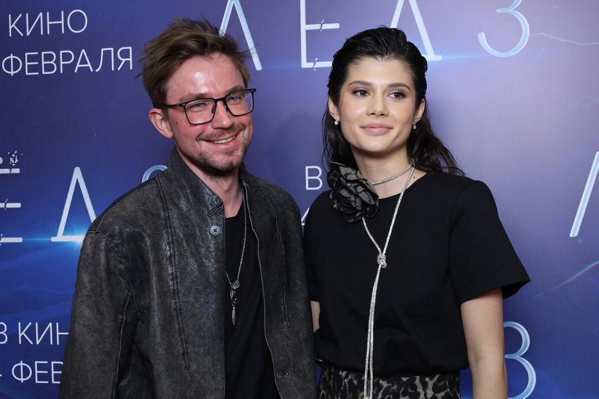 «Один вечер в Стамбуле»: Александр Петров с женой улетел из России