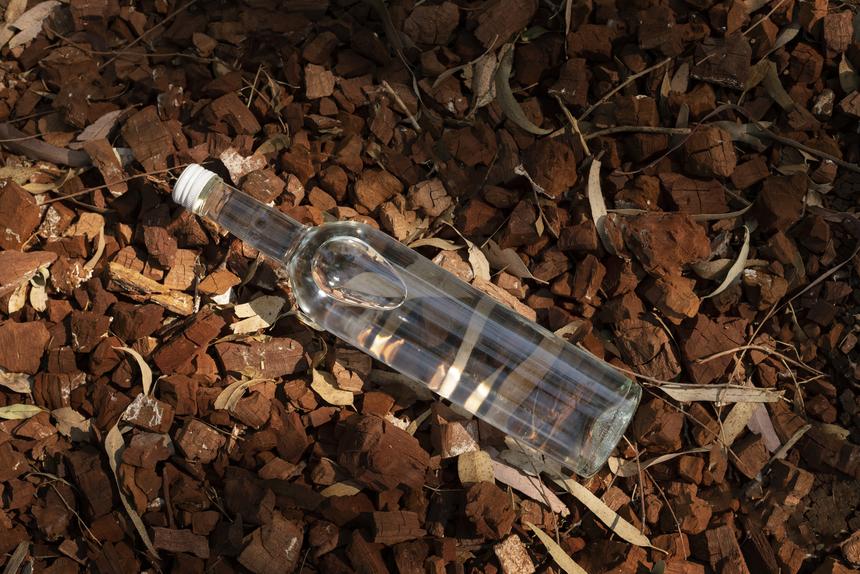 В Татарстане женщину ударили разбитой бутылкой в горло