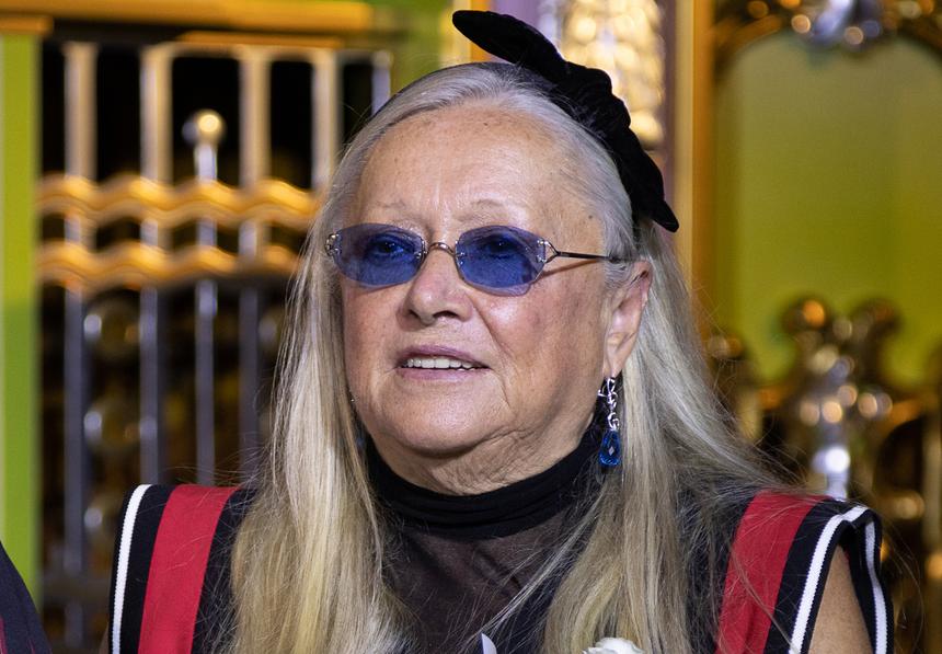 77-летняя жена Никиты Михалкова впервые за долгое время вышла в свет