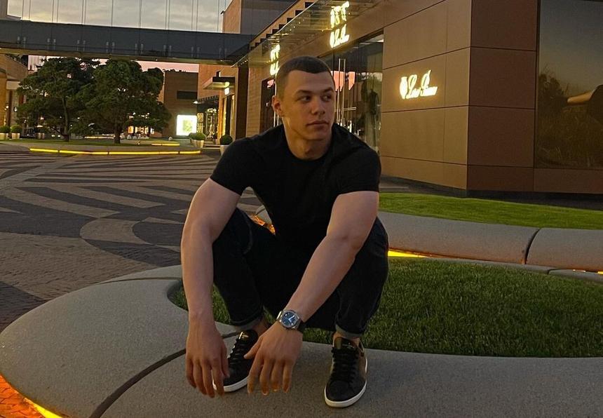 «Кому ты нужна?»: рэпер Macan осудил девушек, которые выкладывают фото в купальнике