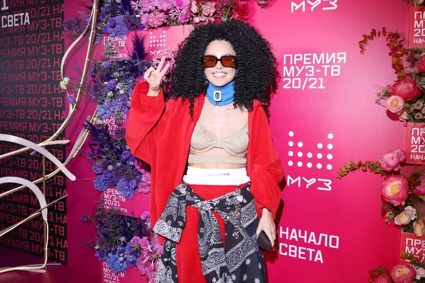 Музыкальный критик Бабичев объяснил феномен популярности певицы Zivert