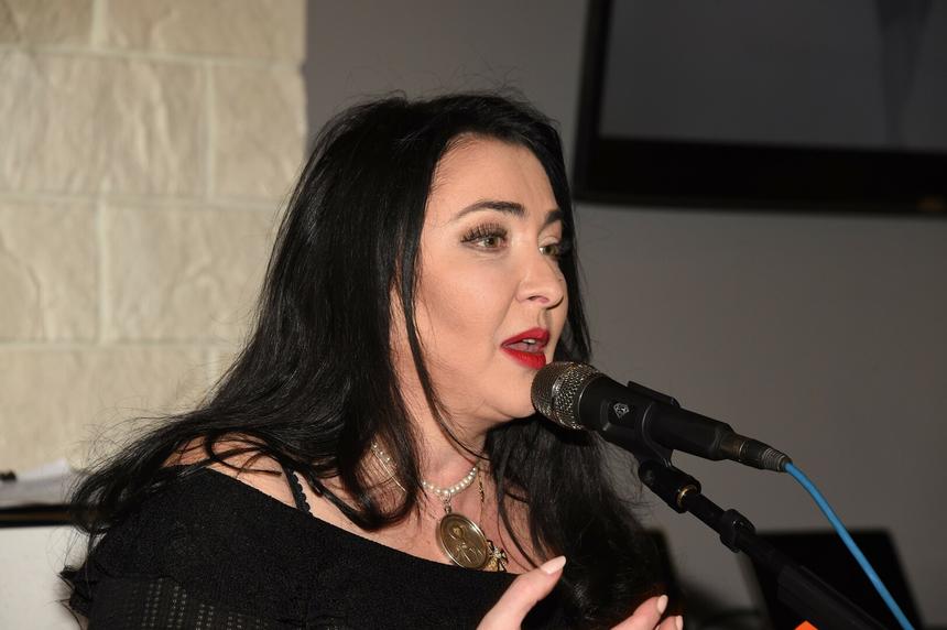 «Бессонные ночи»: Лолита не смогла вернуться из Болгарии в Россию из-за беды с собакой