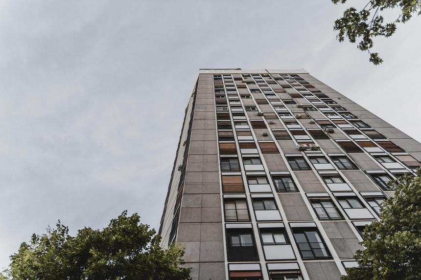 В Белгороде мужчина попытался убить студентку из Нигерии, сбросив ее с 7 этажа