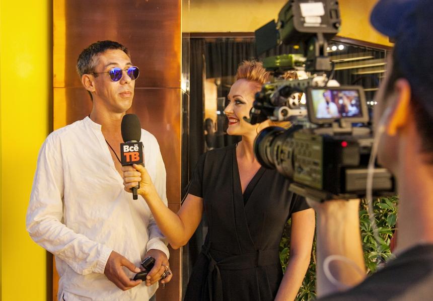 «Вы думаете это легко?»: 16-летняя дочь Панина* с трудом варит кашу дома, пока отец пытается покорить Голливуд