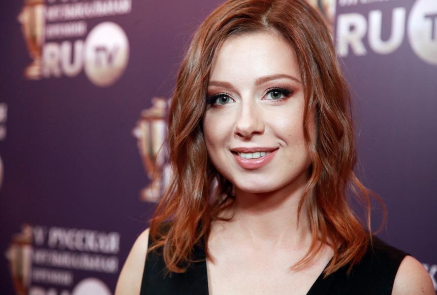 «Никогда не делала ни одного укола»: певица Юлия Савичева ответила на слухи о внешности