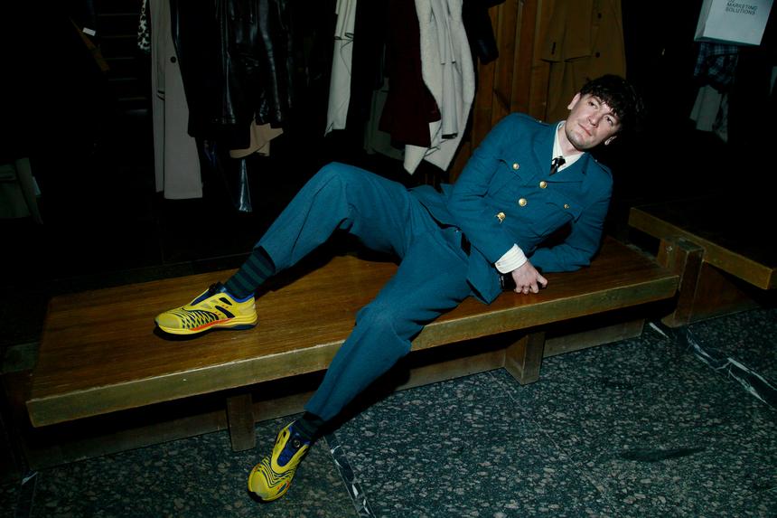 Артистка находилась на восьмом месяце беременности: Гудков рассказал, как однажды толкнул в спину Рианну