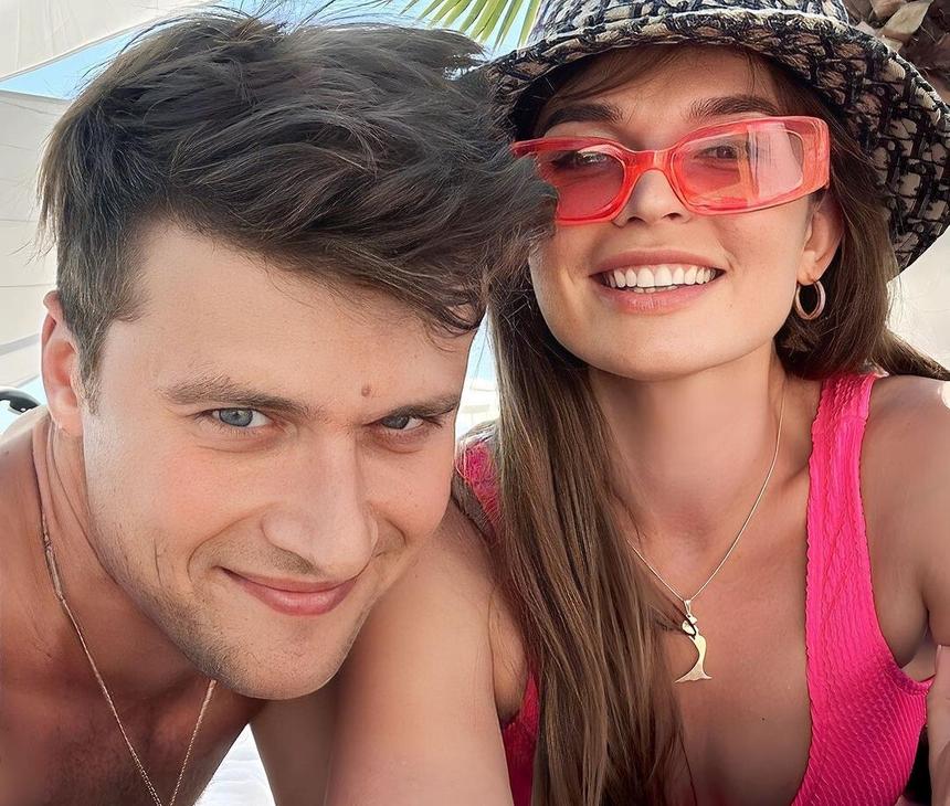 Жена фигуриста Александра Энберта сообщила о второй беременности