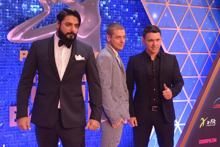 «Девчонки вытолкали автобус»: группа «Корни» рассказала о необычных случаях на гастролях