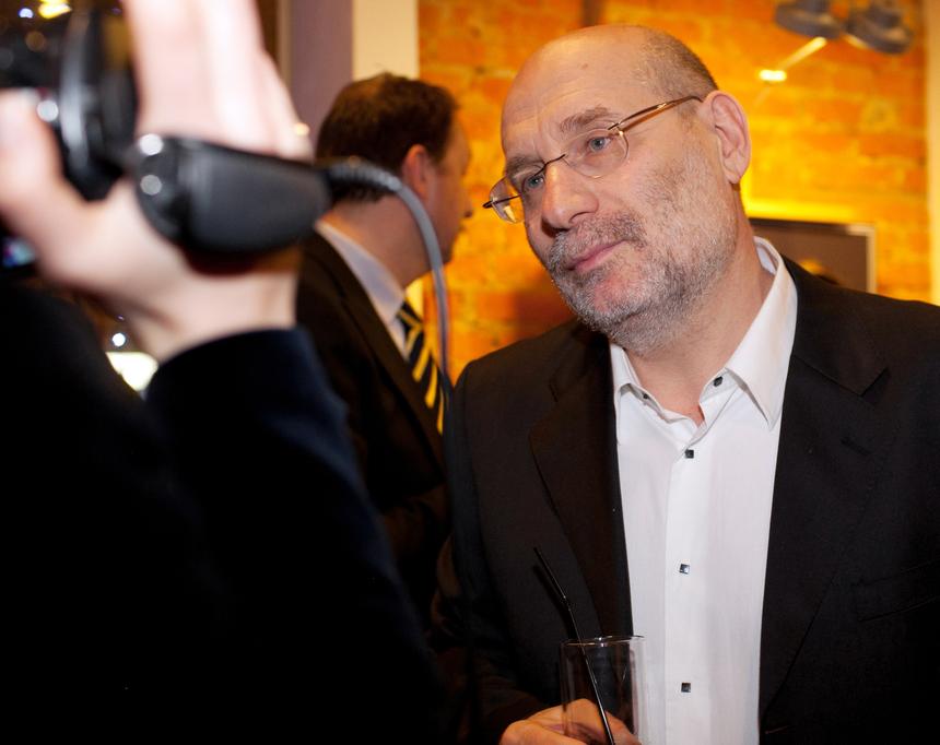 «Правильно»: Василий Ливанов высказался об аресте счетов Акунина* в России