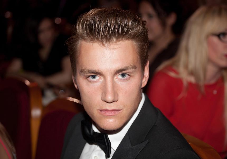 «Я так счастлива»: актриса Полина Максимова перебила Алексея Воробьева на премьере фильма и призналась в любви