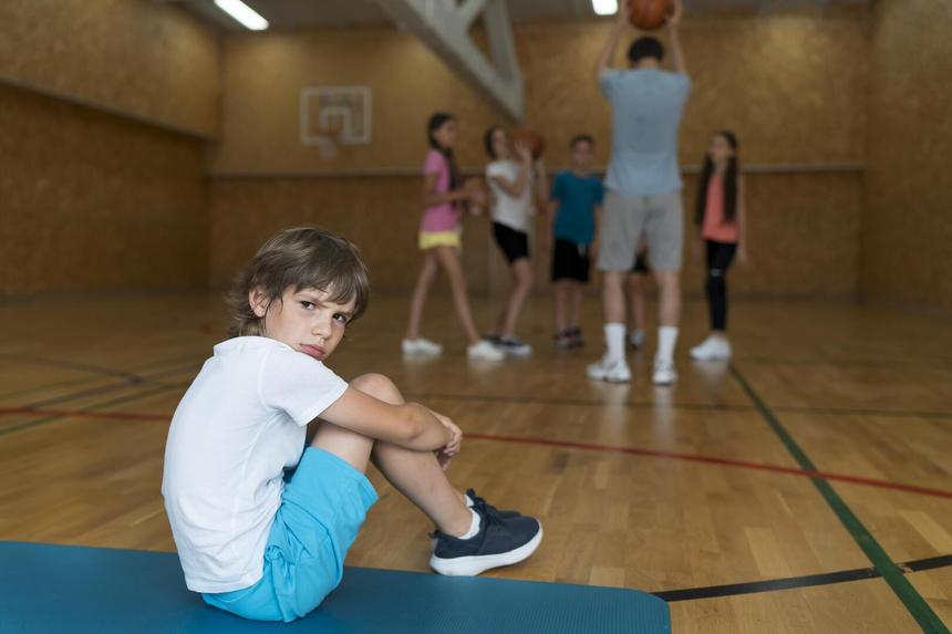В Петербурге учитель физкультуры выбил зубы напугавшему его младшекласснику