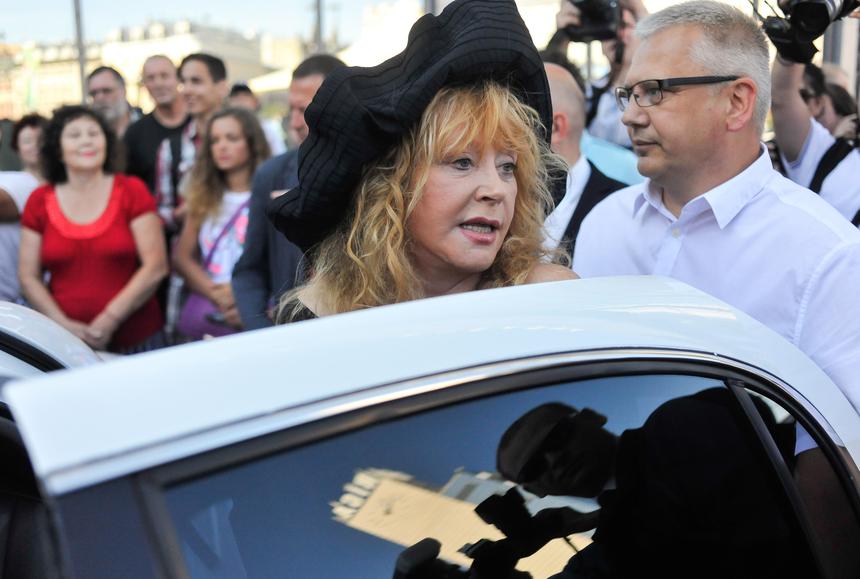 «С ума сошла»: как Пугачева может стать иноагентом по вине Галкина*