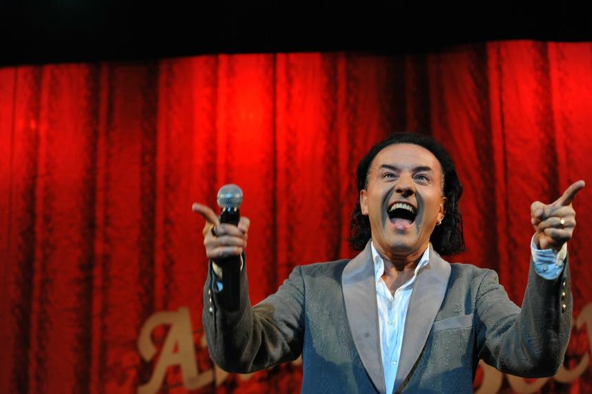 «Вон со сцены»: экс-солист «АукцЫона» Рогожин дал совет пробуждающим злые чувства артистам