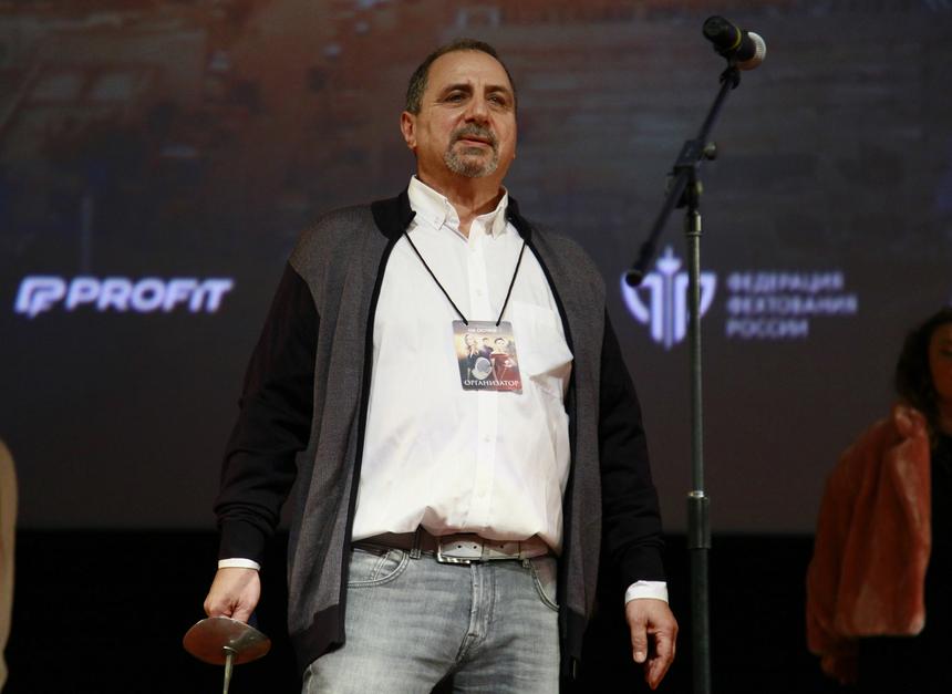 Перевел незнакомцу необходимую сумму и стал ждать анкету: Михаила Дегтяря обманули при оформлении визы в США