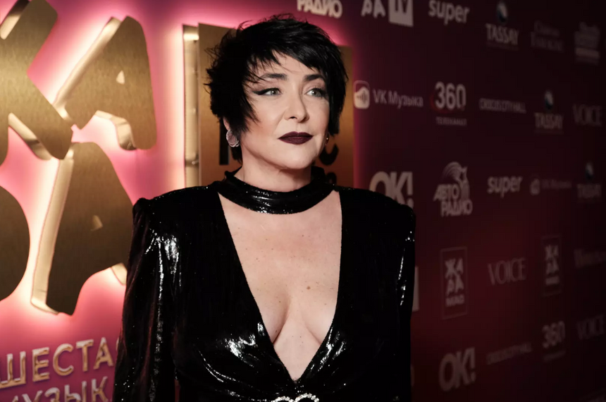 «Кто-нибудь напишет письмо»: Лолита заявила, что боится новых жалоб после того, как стала ведущей премии МУЗ-ТВ