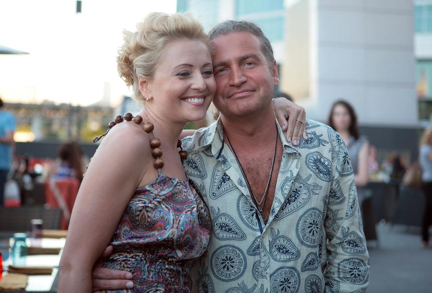 Срывала ноты и путала слова: Анжелика Варум оконфузилась на концерте мужа