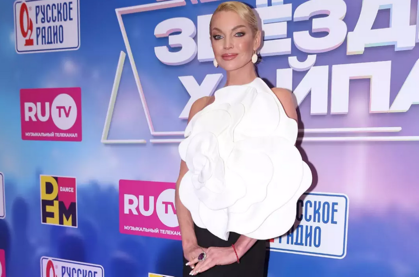 Анастасия Волочкова заявила, что ее зрители сломали дверь в театре Кадышевой