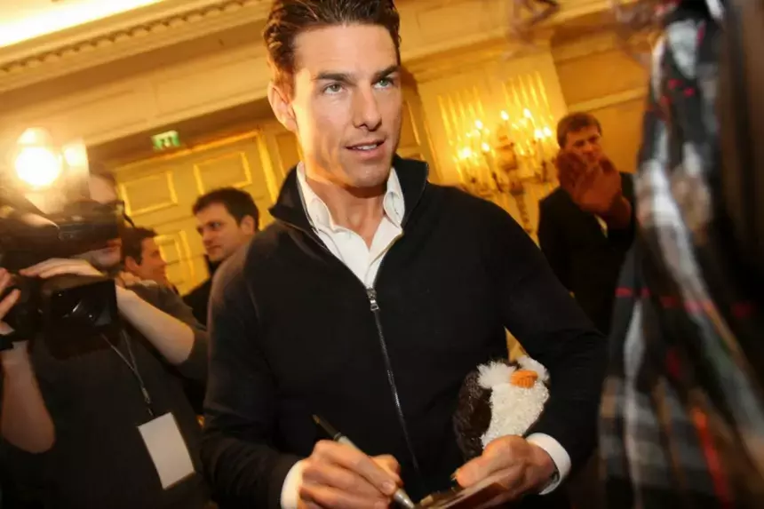 Том Круз выглядит счастливым после расставания с россиянкой Эльсиной Хайровой