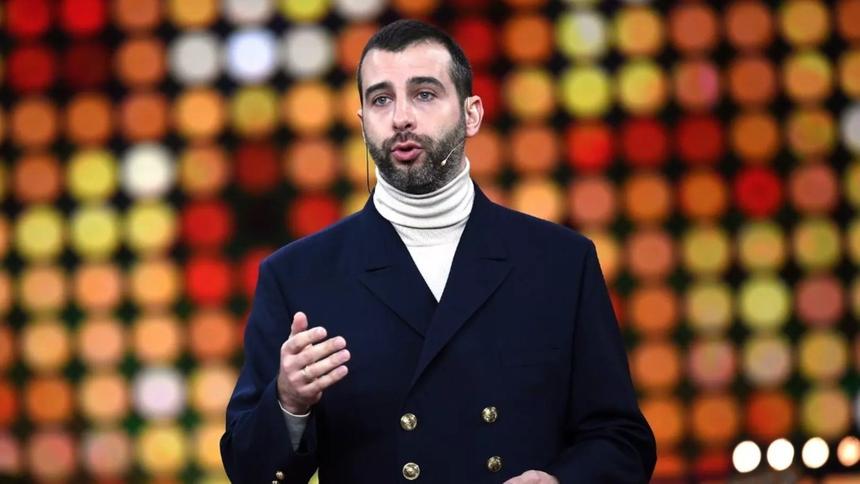 «Позвонил Васе неделю назад»: Иван Ургант рассказал о последнем разговоре с Уткиным