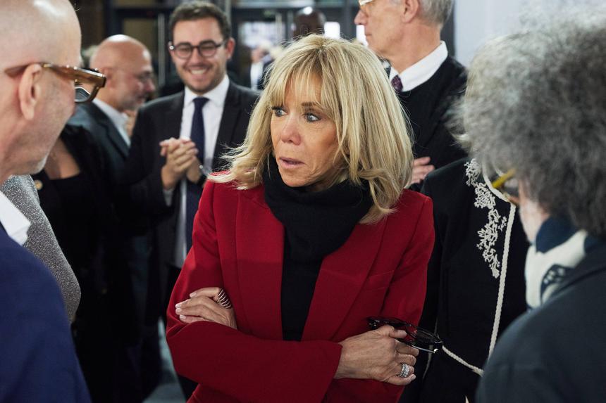 Американские журналисты доказали, что жена президента Франции до 30 лет была мужчиной