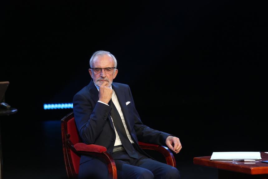 На могиле режиссера Римаса Туминаса в Литве нашли венки с русским текстом