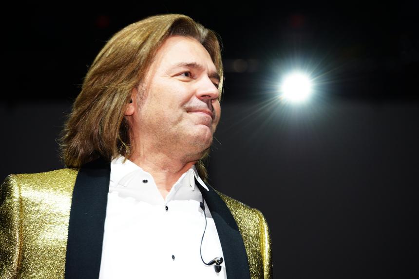 «Мне очень повезло»: Дмитрий Маликов вспомнил о первом свидании с женой