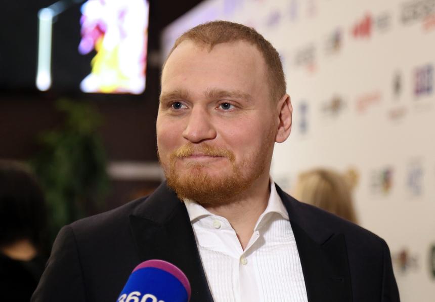 «Делать пиар на крови»: Сафронов осудил звезд за снимки с мемориала у «Крокуса»