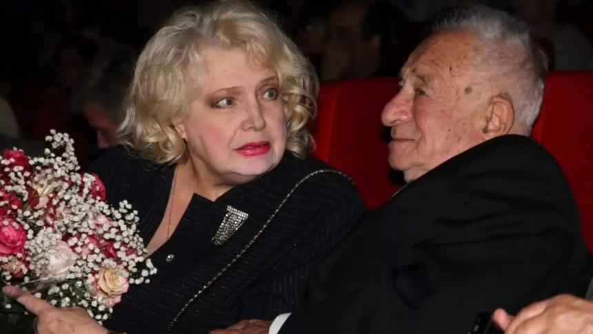 Никуда не выезжает, ни с кем не связывается: всплыли подробности о состоянии 90-летней Татьяны Дорониной