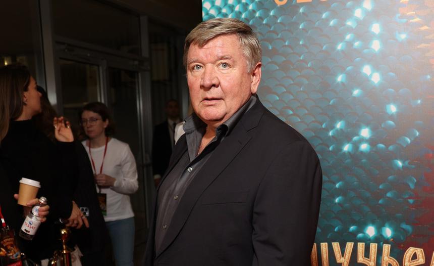 Проходит курс противоопухолевого лечения: у актера из сериала «Солдаты» Романа Мадянова прогрессирует рак легкого