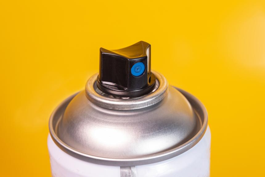 Может потерять зрение: школьницы распылили перцовый баллончик в лицо курсанту