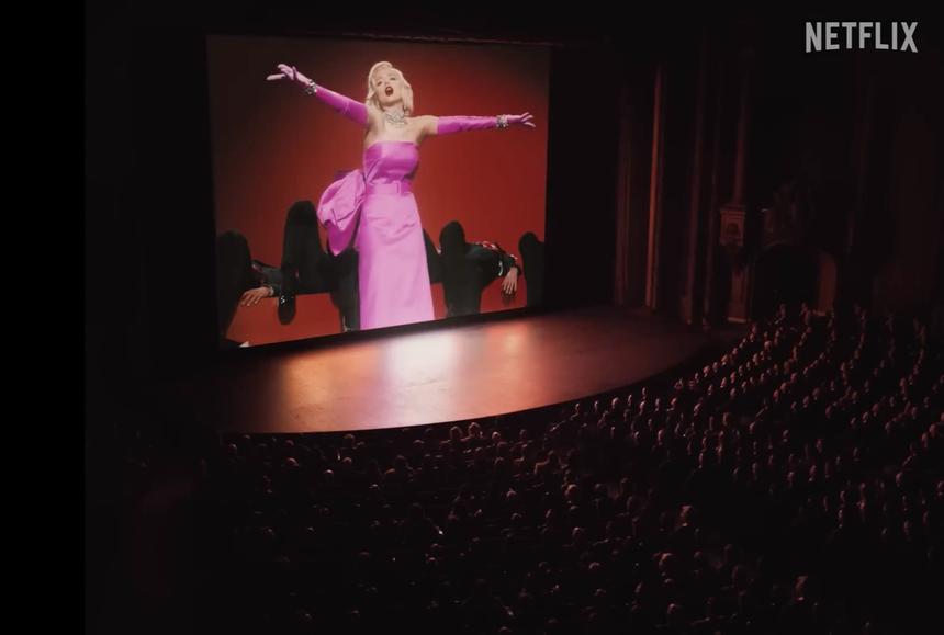 Розовое платье и надгробие из склепа: на аукционе продали вещи Мэрилин Монро