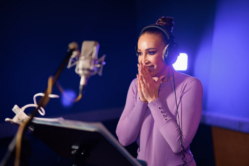 Ольга Бузова озвучила главную героиню в комедии «Дождь из мужчин»