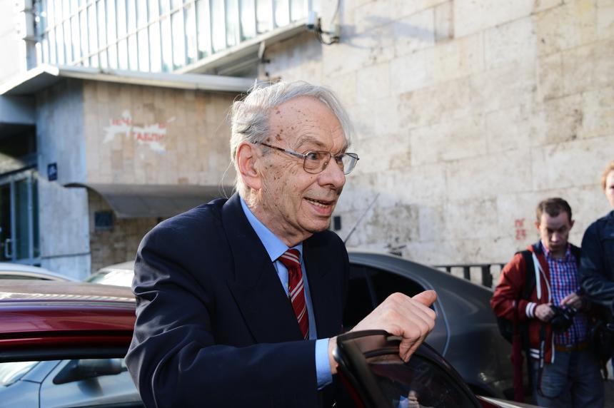 Вдова недовольна, а дочь плакала: суд изменил приговор нотариусу по делу актера Баталова