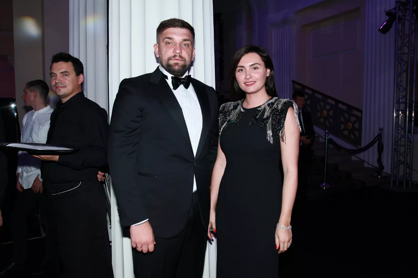 Жена рэпера Басты покинула Россию, оставив мужа дома