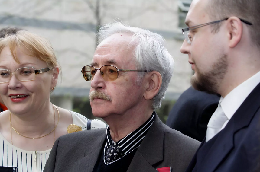 Mash: у актера из «Шерлока Холмса» Василия Ливанова подозрение на рак