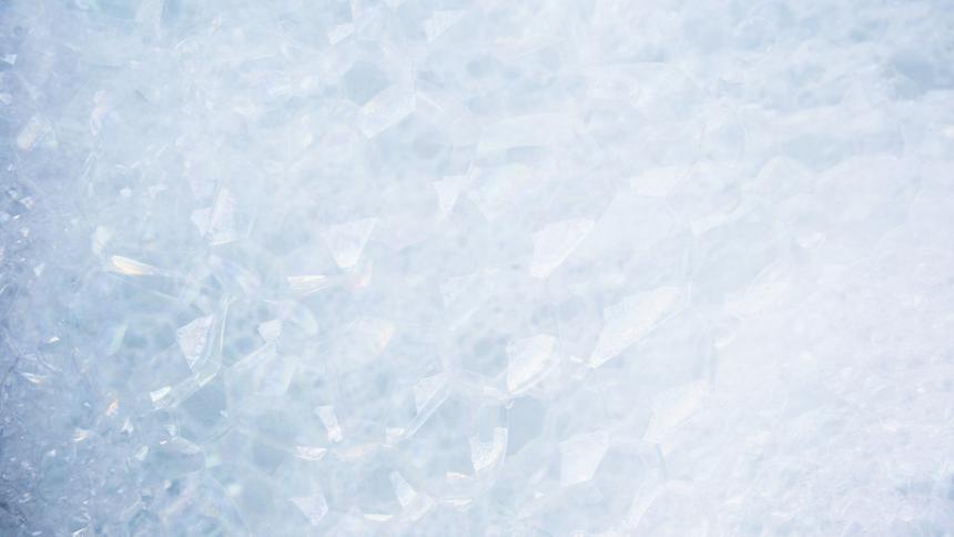 Одна из них скончалась: три девочки провалились под лед в Иркутской области