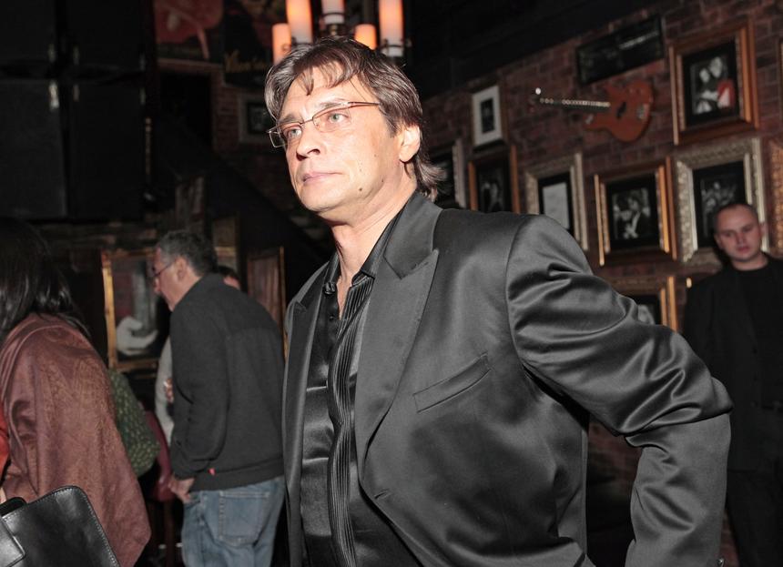 Сын Александра Домогарова прокомментировал информацию о проблемах со здоровьем у отца