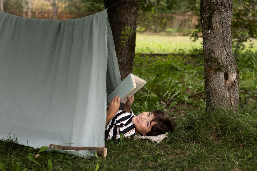 Больше полугода находилась в федеральном розыске: пропавшую семью с детьми нашли в лесном шалаше