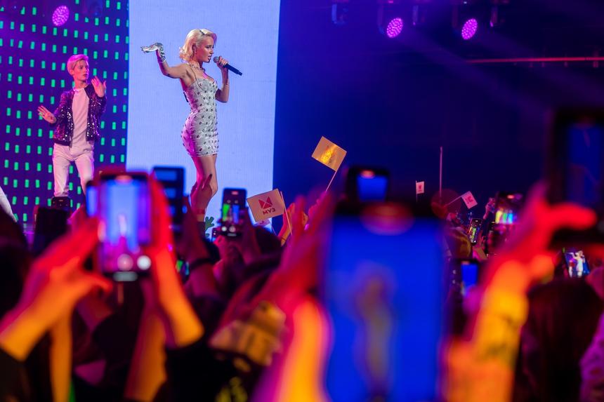 Глава PR-агентства Варлахов объяснил негативную реакцию людей на рекламу у звезд