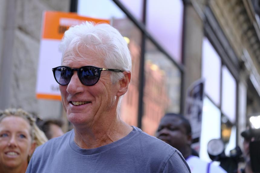 Ричард Гир после болезни вышел в свет с женой, которая младше него на 33 года