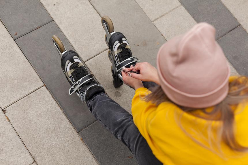 Пенсионер сломал позвоночник ребенку, который катался на роликах во дворе