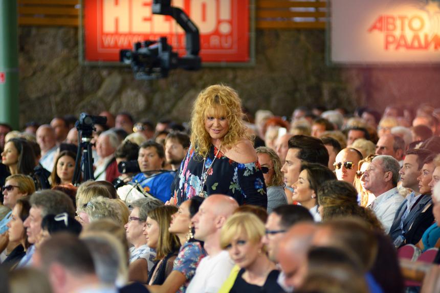 Тренер Татьяна Тарасова назвала Пугачеву потрясающей и осудила тех, кто призывает признать певицу иноагентом