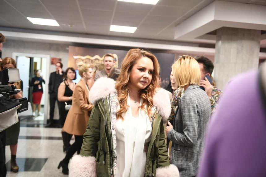 «Отложение жира в нетипичных местах»: что случилось с лицом МакSим