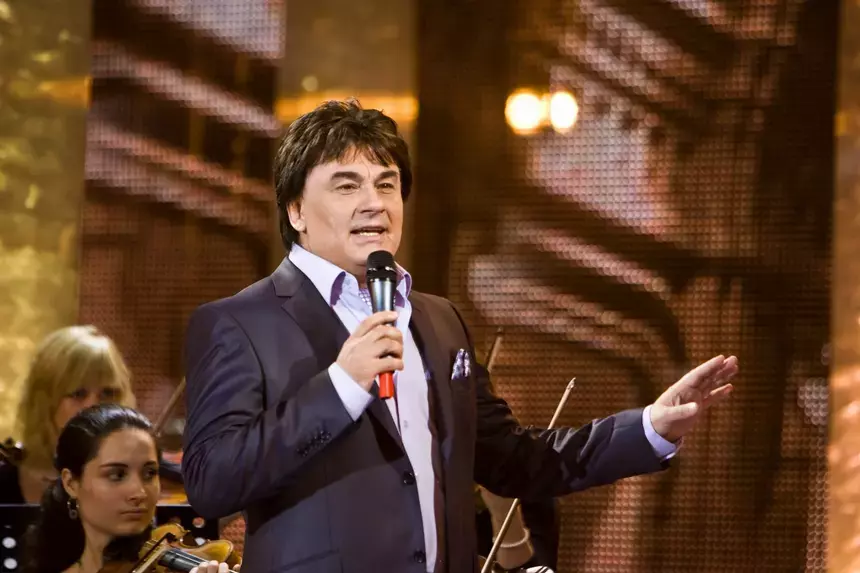 Александр Серов