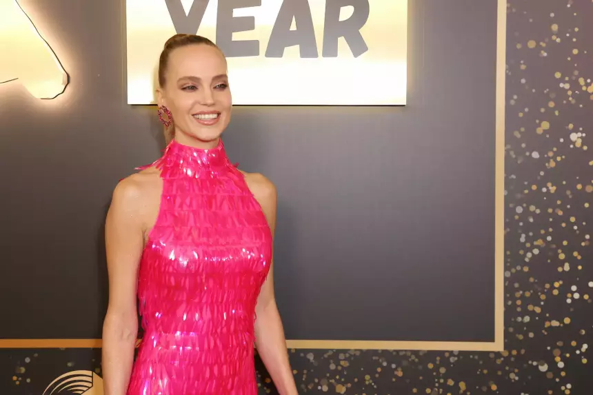 Продюсер Лавров раскрыл гонорары оставшейся без псевдонима Глюкозы